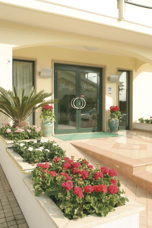 Hotel Roma Sul Mare Roseto Degli Abruzzi Esterno foto