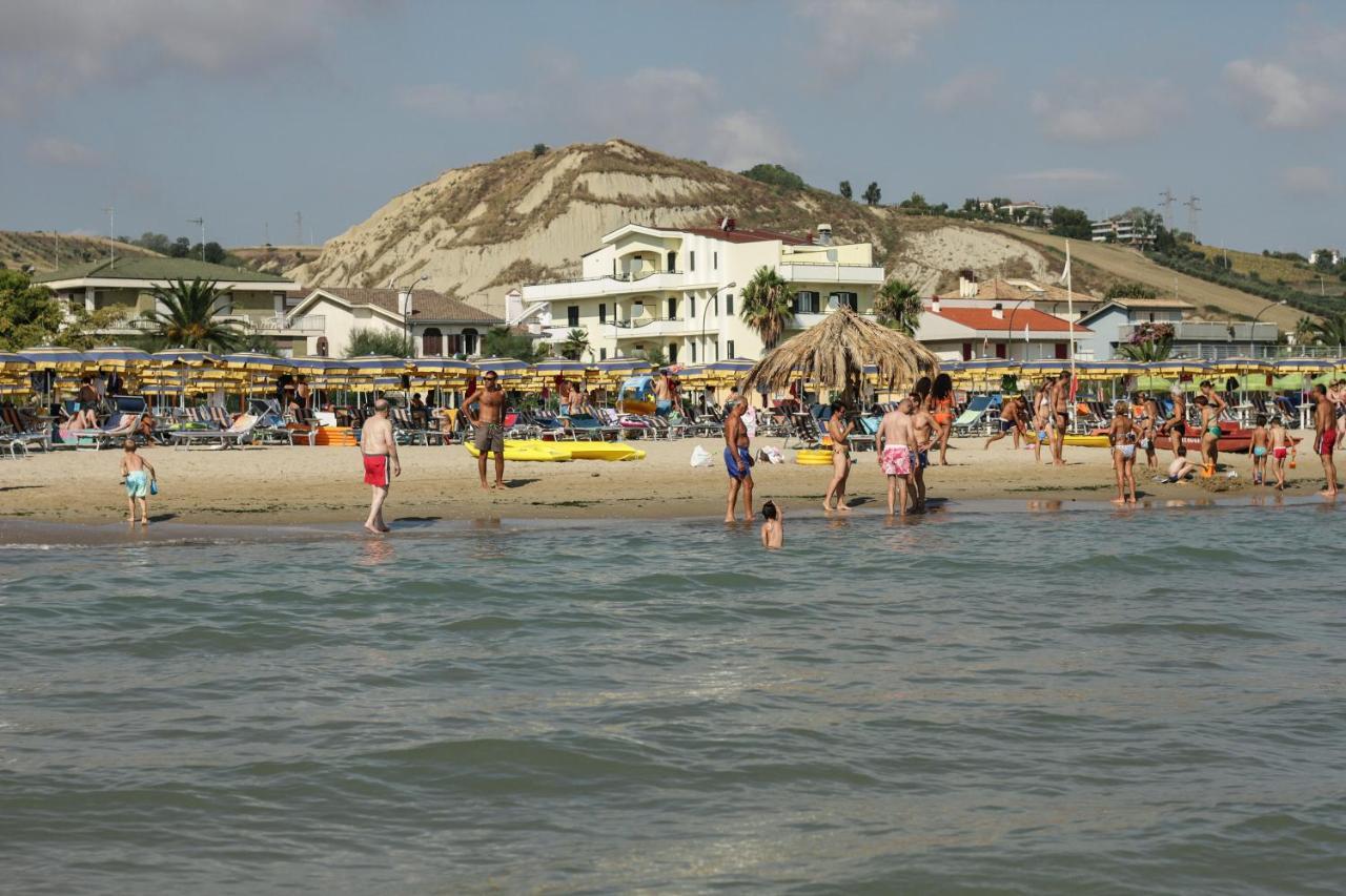 Hotel Roma Sul Mare Roseto Degli Abruzzi Esterno foto
