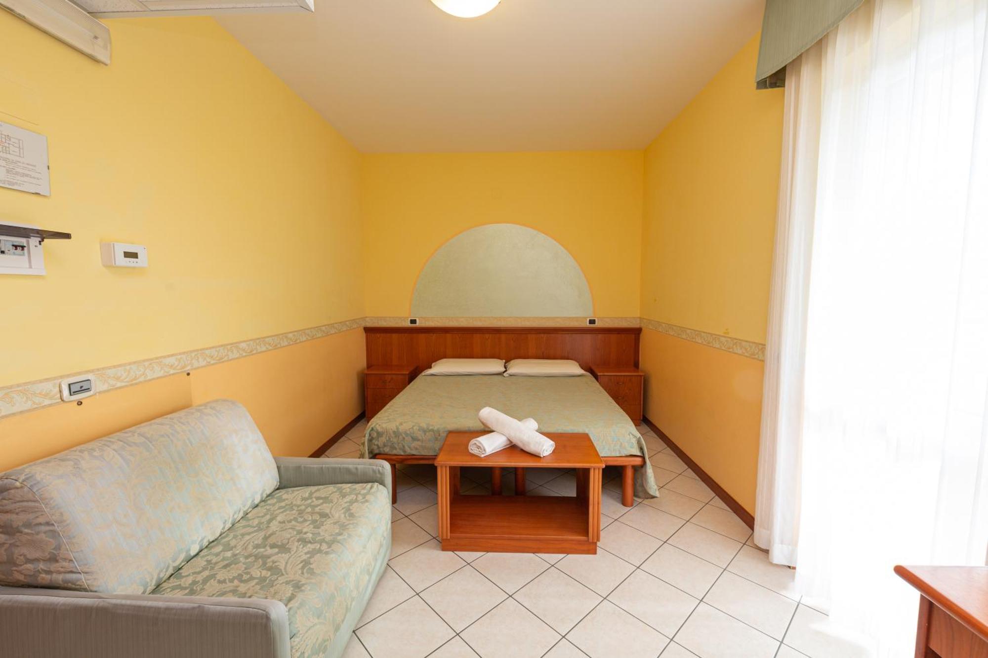 Hotel Roma Sul Mare Roseto Degli Abruzzi Esterno foto
