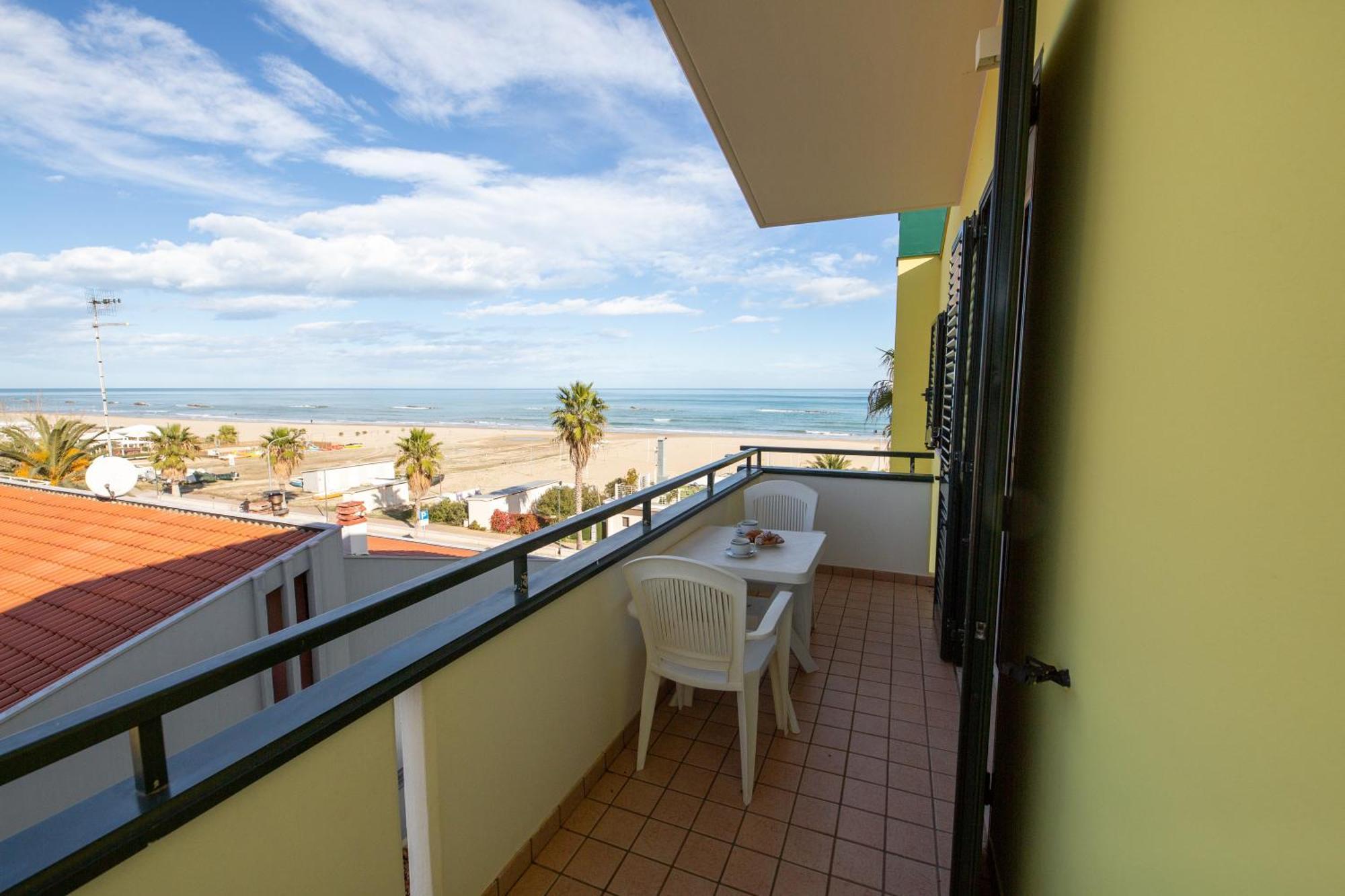 Hotel Roma Sul Mare Roseto Degli Abruzzi Esterno foto