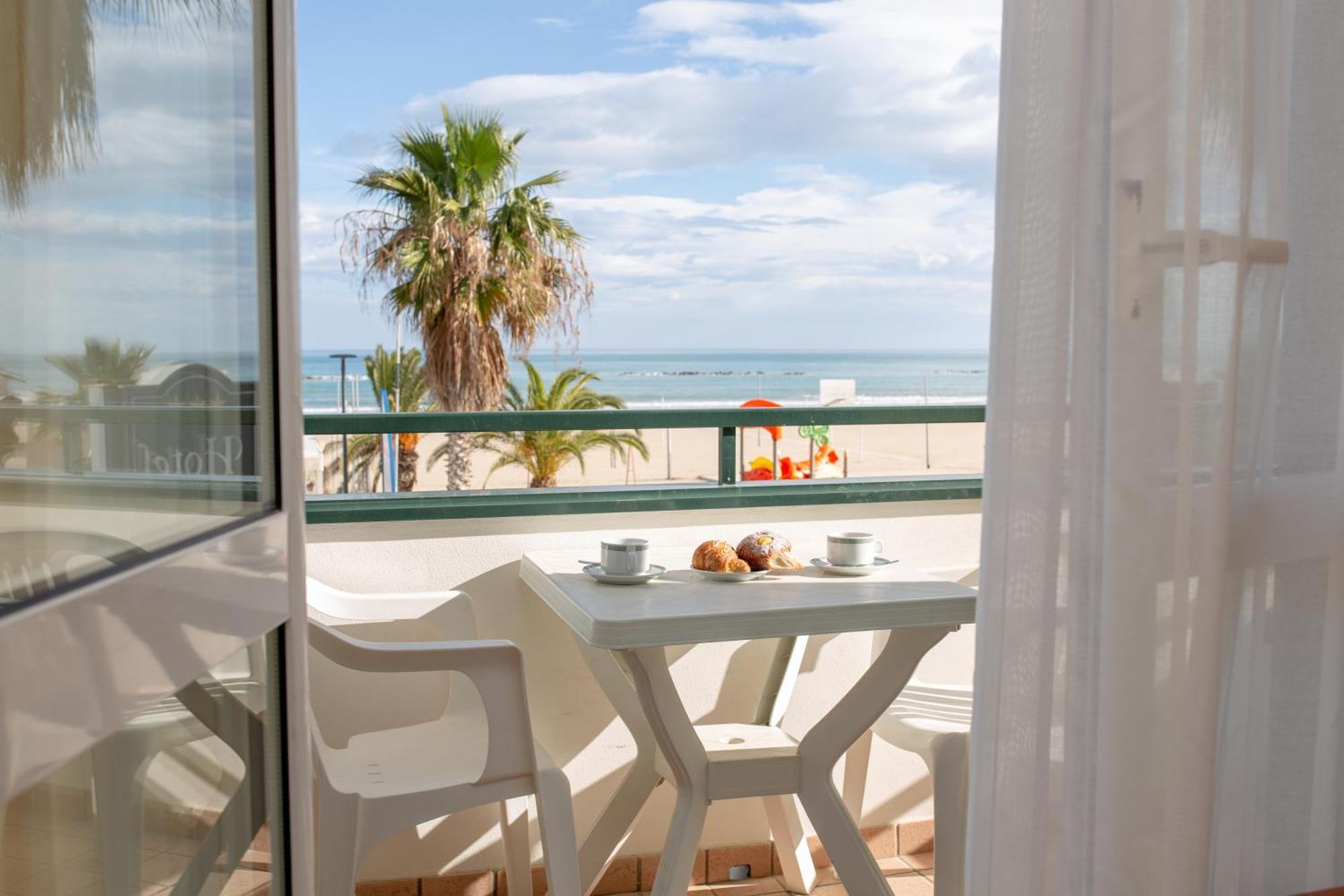 Hotel Roma Sul Mare Roseto Degli Abruzzi Esterno foto