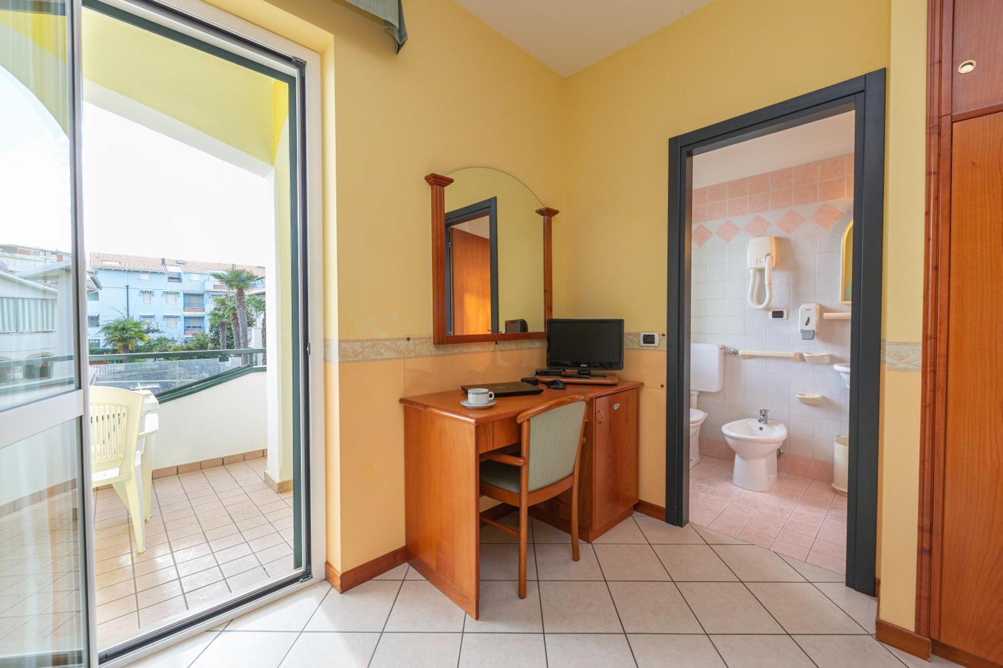 Hotel Roma Sul Mare Roseto Degli Abruzzi Esterno foto