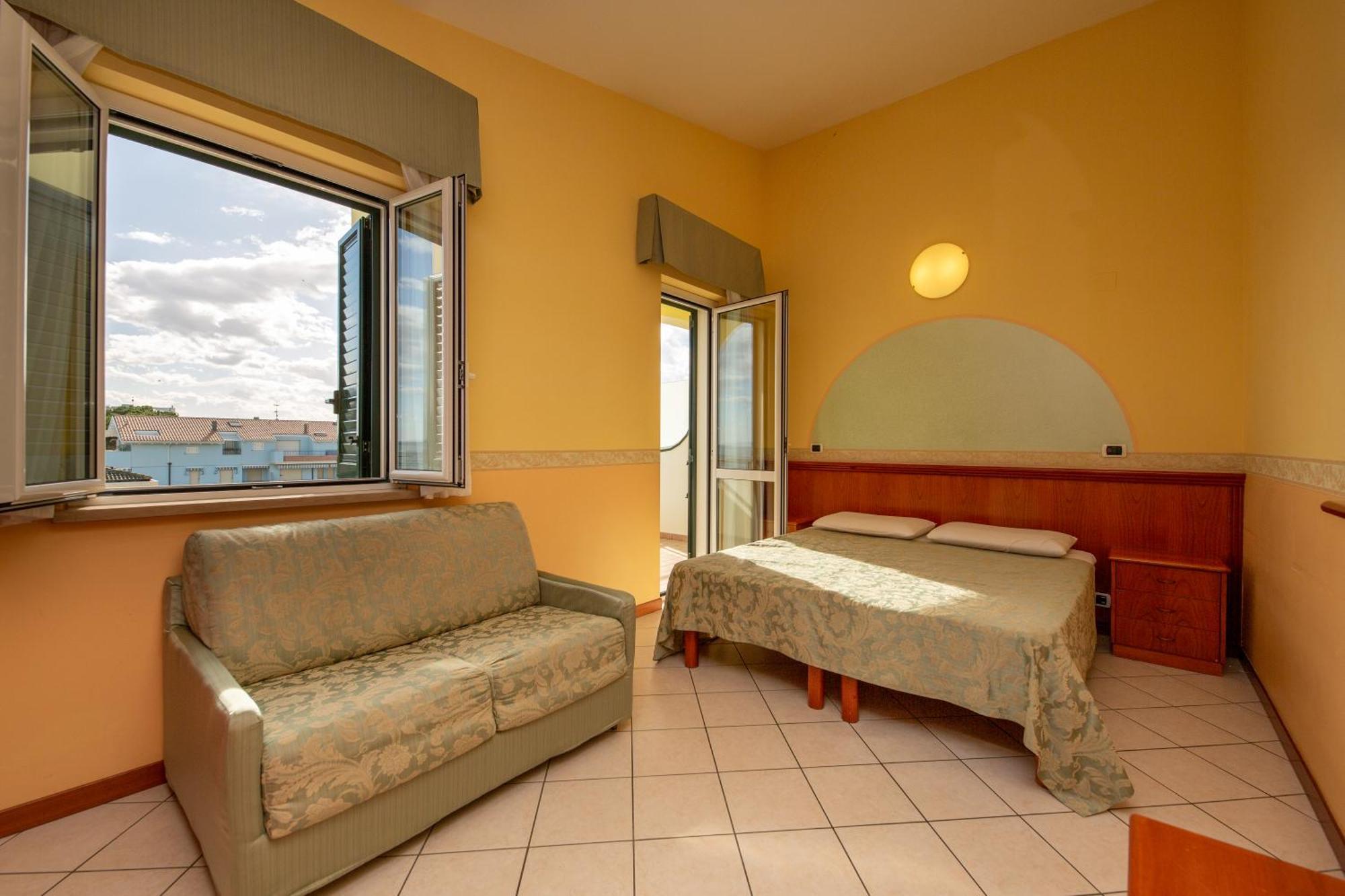 Hotel Roma Sul Mare Roseto Degli Abruzzi Esterno foto