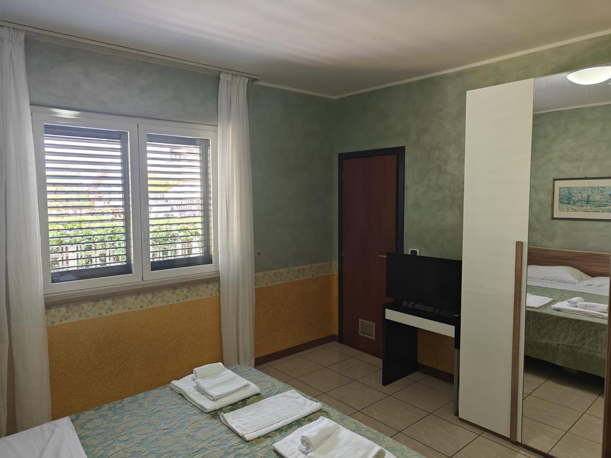 Hotel Roma Sul Mare Roseto Degli Abruzzi Esterno foto