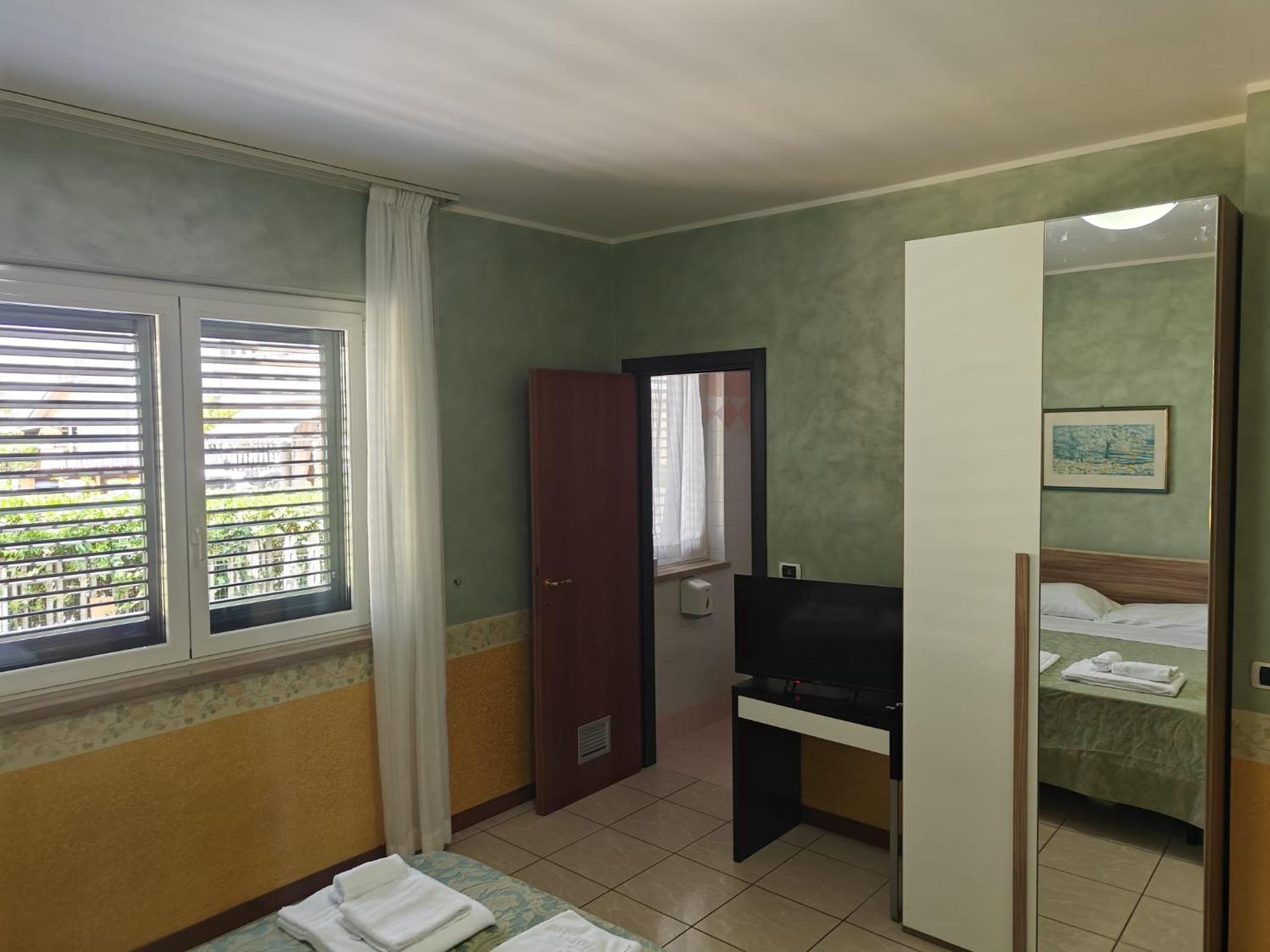 Hotel Roma Sul Mare Roseto Degli Abruzzi Esterno foto