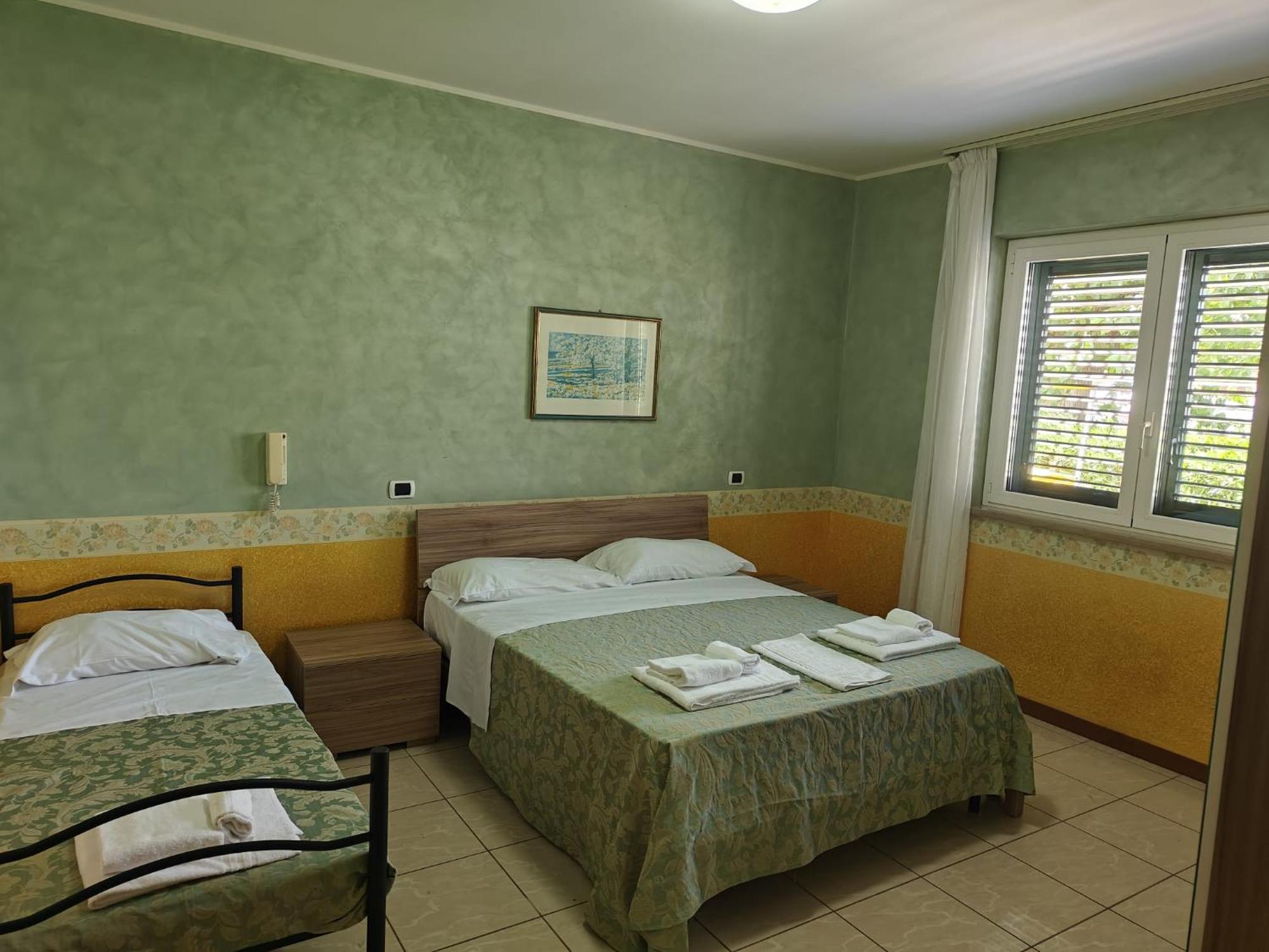 Hotel Roma Sul Mare Roseto Degli Abruzzi Esterno foto