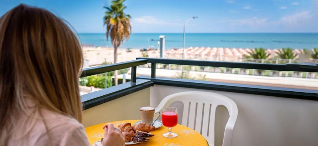 Hotel Roma Sul Mare Roseto Degli Abruzzi Esterno foto