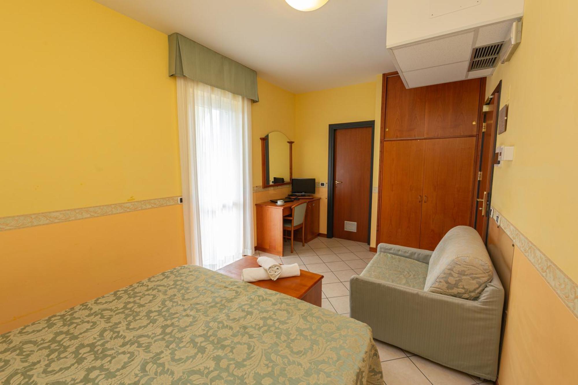Hotel Roma Sul Mare Roseto Degli Abruzzi Esterno foto